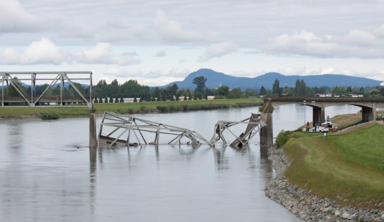 Truck driver’s negligence blamed for Washington bridge collapse